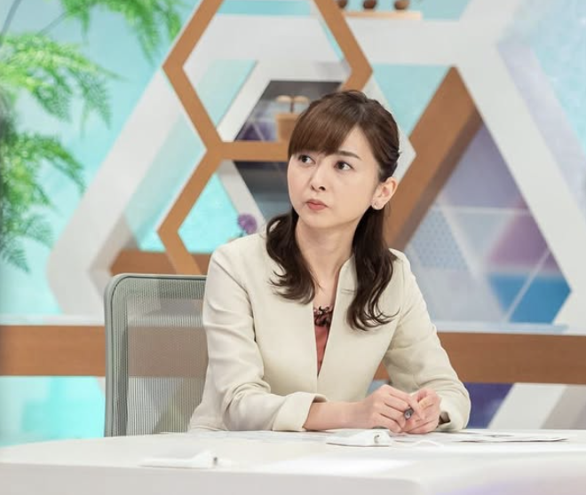 真面目な表情の中谷しのぶ